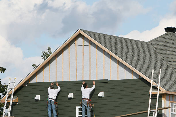 Professional Siding technician working in Willernie, MN